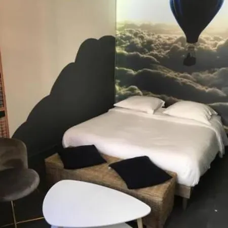 La Tete Dans Les Nuages Apartment