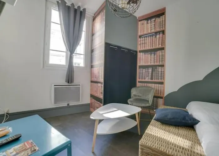 La Tete Dans Les Nuages